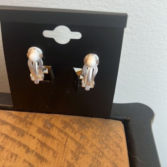 KARINE SULTAN - Mixed metal short drop earrings | clip on - Picture 6 of 8